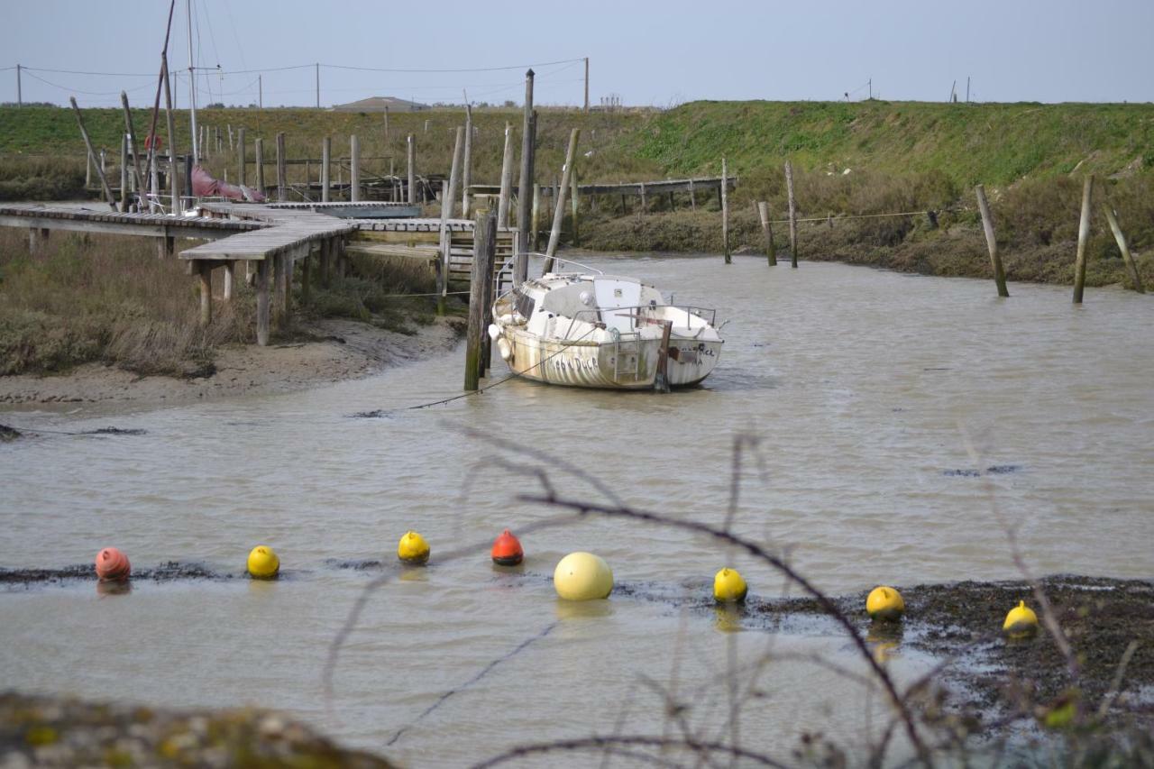 Les Pensions Du Joslin Bouin  Exterior photo